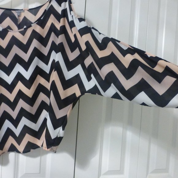 CHARLOTTE RUSSE flutter sleeve cold shoulder chevron stripes blouse - Picture 6 of 11